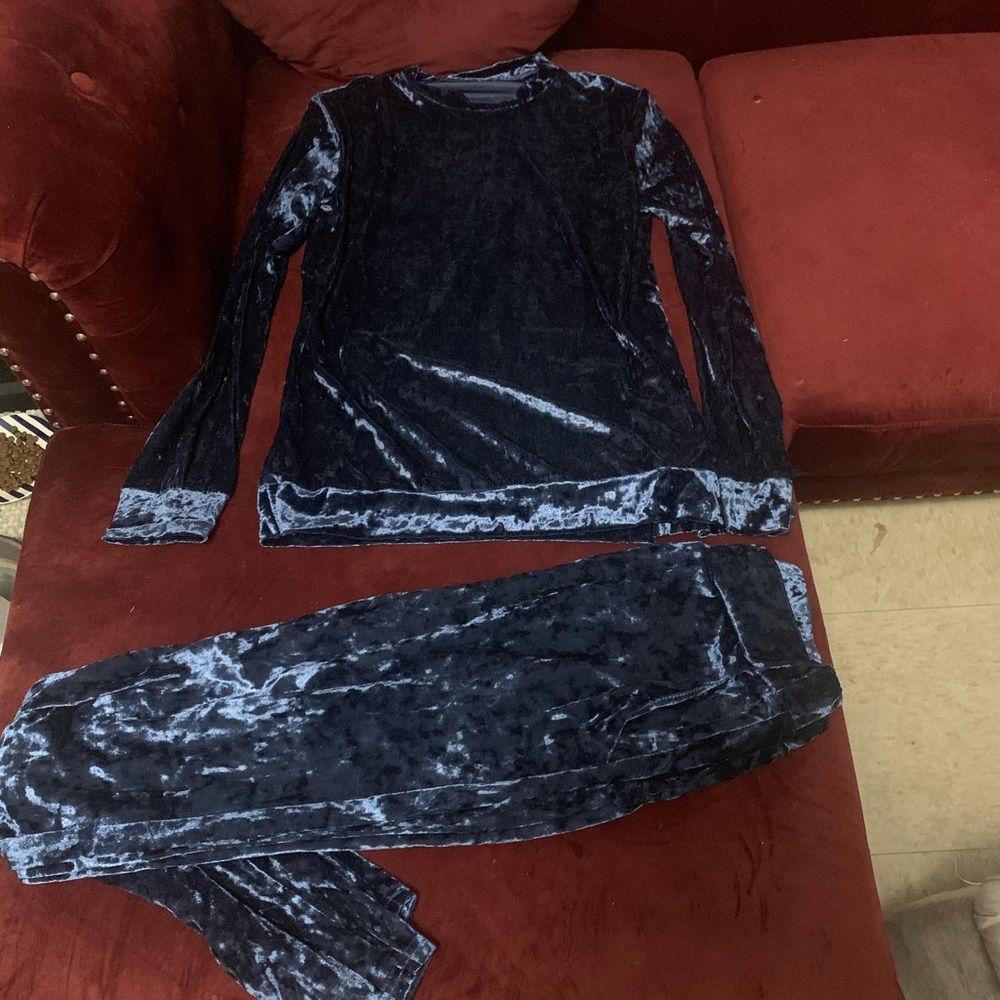 crushed velvet sweatsuit 🤩 - Picture 2 of 2